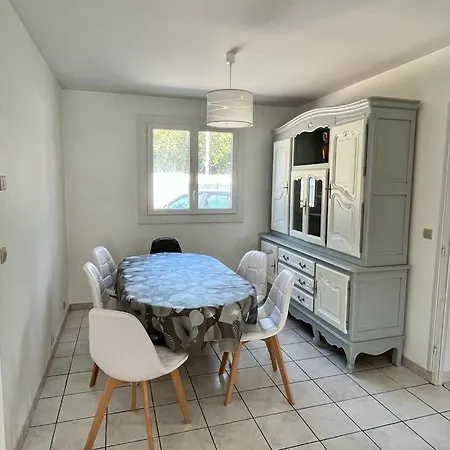 Hébergement de vacances Maison 111 M² sur un terrain clos de 1200M² Calme, Parking dans le jardin *