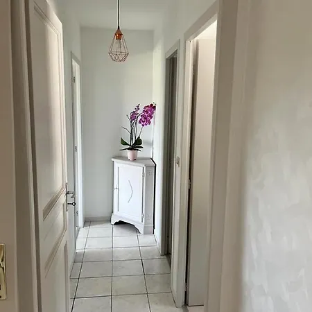 Maison 111 M² sur un terrain clos de 1200M² Calme, Parking dans le jardin *