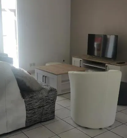 Maison 111 M² sur un terrain clos de 1200M² Calme, Parking dans le jardin