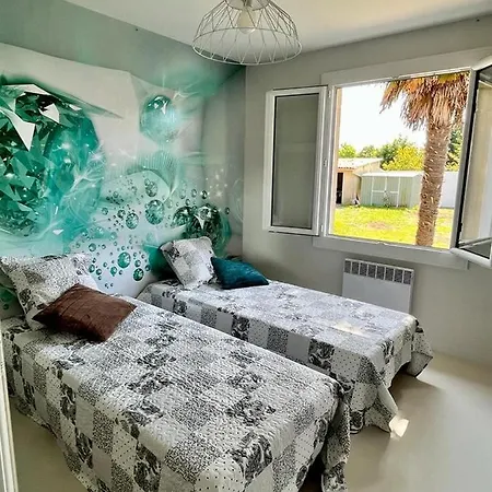 Hébergement de vacances Maison 111 M² sur un terrain clos de 1200M² Calme, Parking dans le jardin *